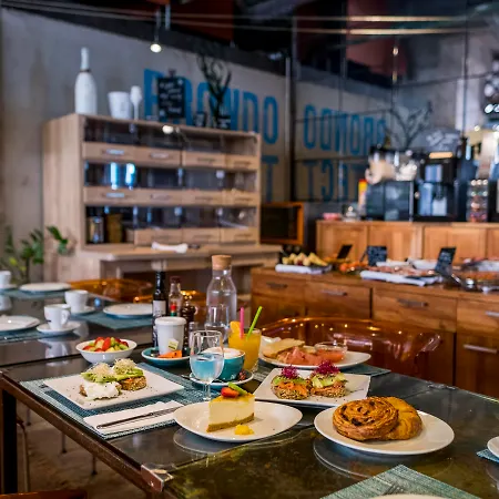 فندق Brondo Architect 4*